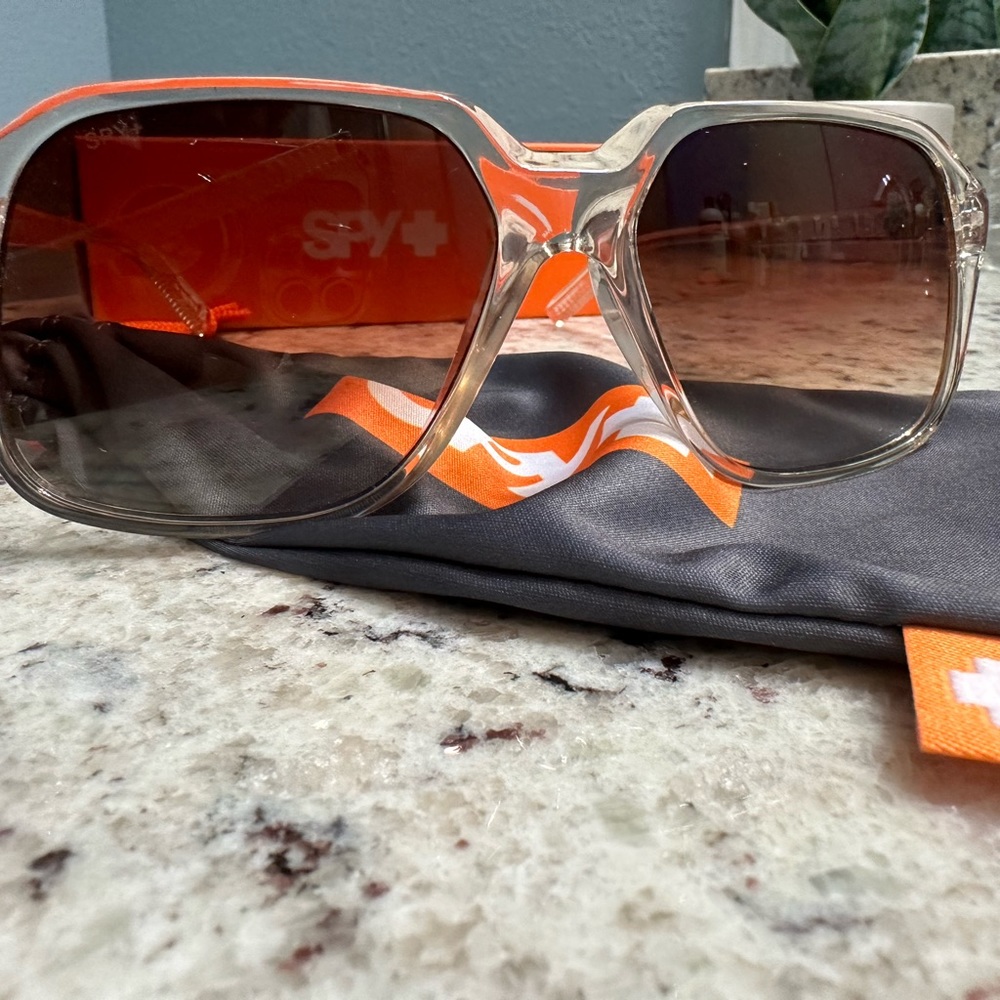 NWT SPY Sunglasses/ Hot Spot Warm Crystal/Lens color:Dark Brown fade.